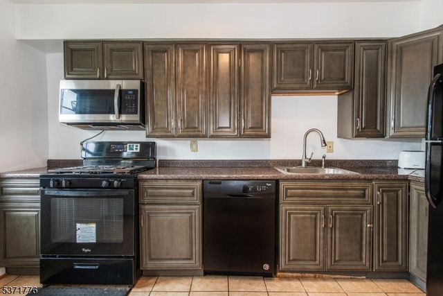 240 W Kinney St, Newark City, NJ 07103