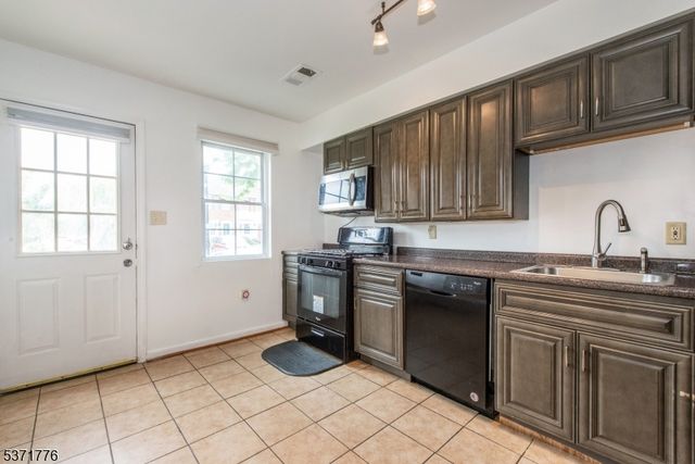 240 W Kinney St, Newark City, NJ 07103