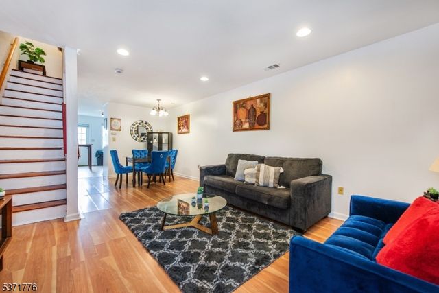 240 W Kinney St, Newark City, NJ 07103