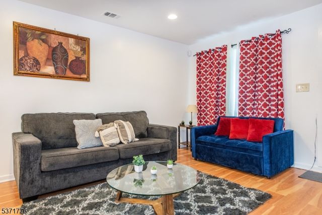 240 W Kinney St, Newark City, NJ 07103