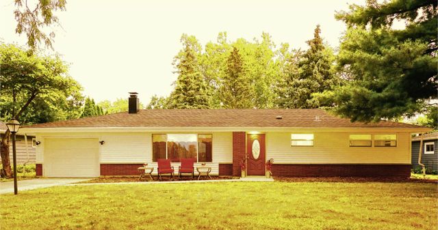 808 Bridle Lane, Wheaton, IL 60187