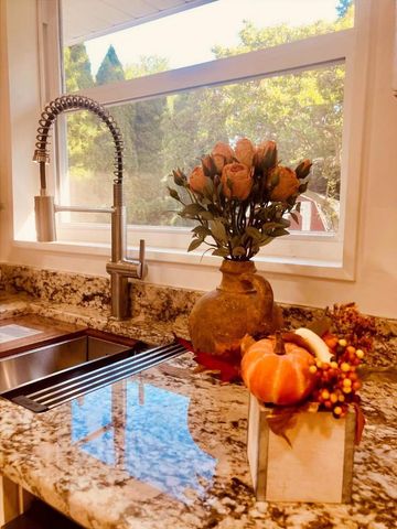 808 Bridle Lane, Wheaton, IL 60187