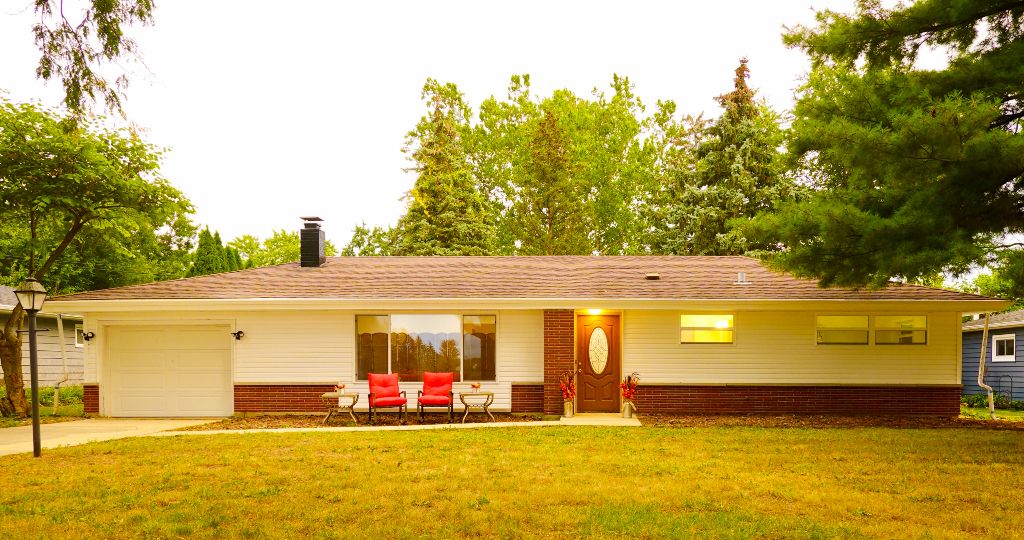 808 Bridle Lane, Wheaton, IL 60187