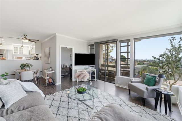 2525 E 19th 32, Signal Hill, CA 90755