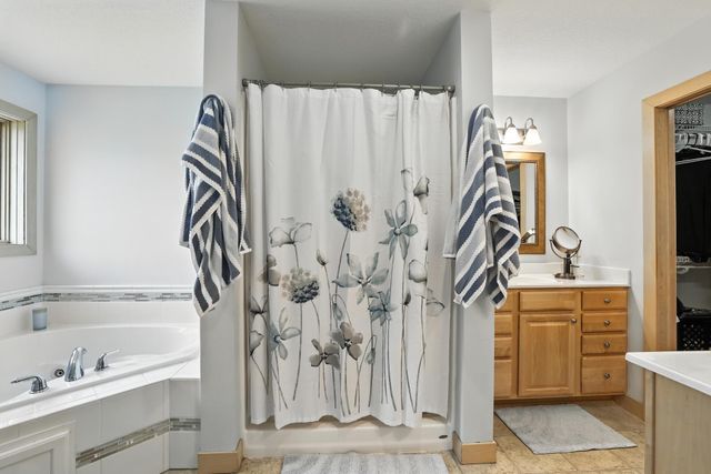 794 Glenmeadow Street, River Falls, WI 54022