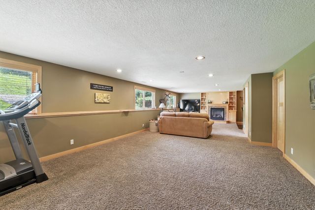 794 Glenmeadow Street, River Falls, WI 54022