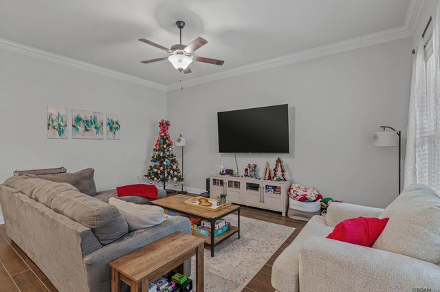 14401 Sterling Oaks Dr, Gonzales, LA 70737