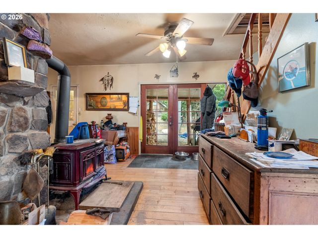 1202 SCOGGINS Rd, Underwood, WA 98651