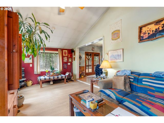 1202 SCOGGINS Rd, Underwood, WA 98651