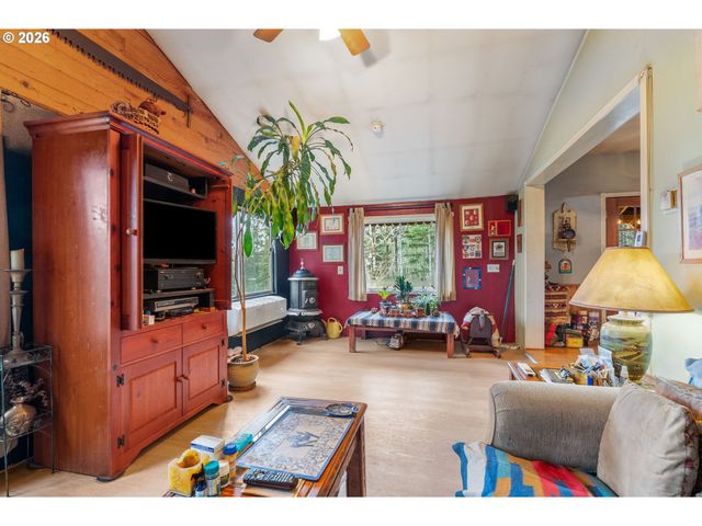 1202 SCOGGINS Rd, Underwood, WA 98651