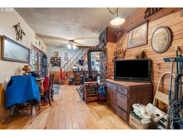 1202 SCOGGINS Rd, Underwood, WA 98651