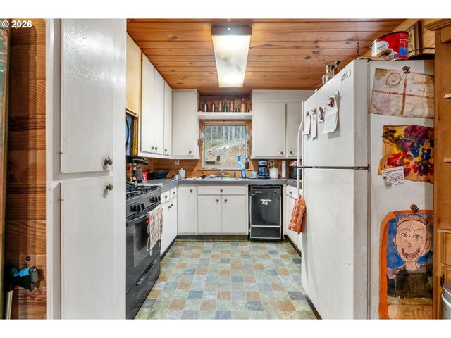 1202 SCOGGINS Rd, Underwood, WA 98651