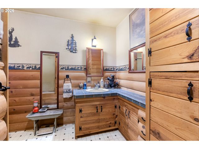 1202 SCOGGINS Rd, Underwood, WA 98651