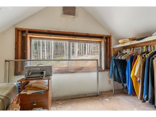 1202 SCOGGINS Rd, Underwood, WA 98651