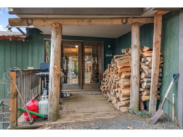 1202 SCOGGINS Rd, Underwood, WA 98651