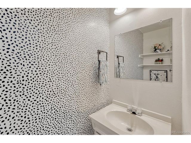 1811 S Quebec Way 1, Denver, CO 80231