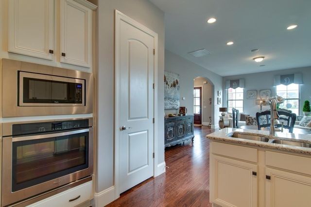 122 Oasis Dr, La Vergne, TN 37086