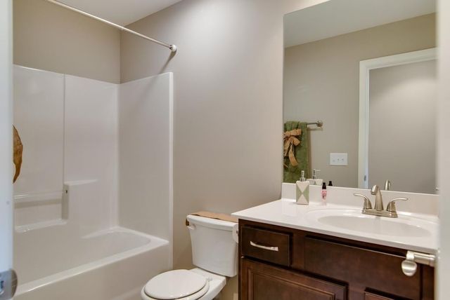 122 Oasis Dr, La Vergne, TN 37086