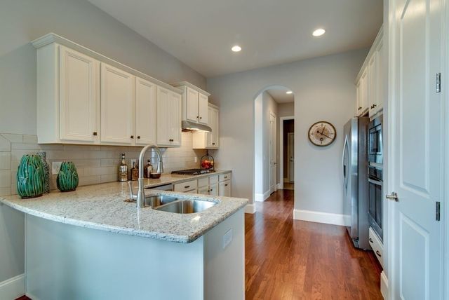 122 Oasis Dr, La Vergne, TN 37086