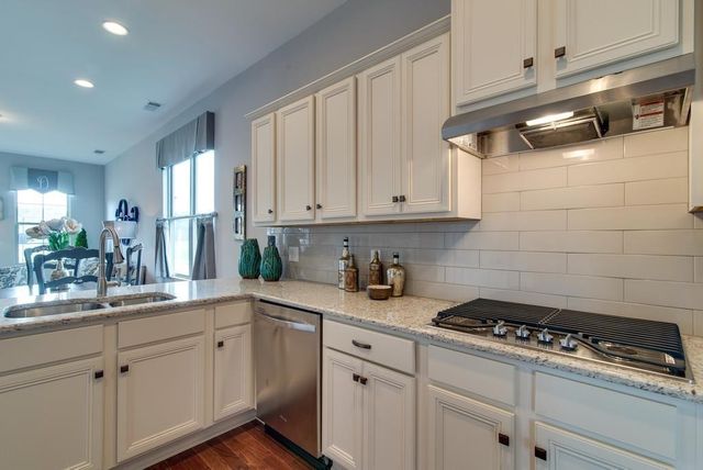 122 Oasis Dr, La Vergne, TN 37086