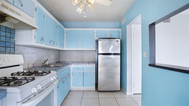 8024 Tatum Waterway Dr 5D, Miami Beach, FL 33141