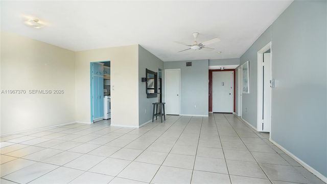 8024 Tatum Waterway Dr 5D, Miami Beach, FL 33141