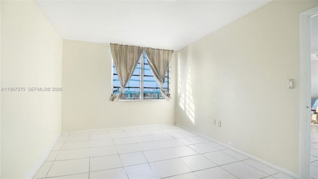 8024 Tatum Waterway Dr 5D, Miami Beach, FL 33141