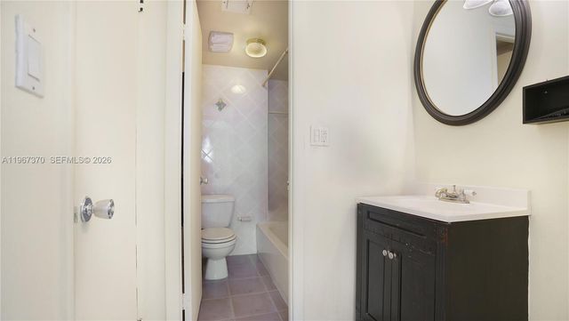 8024 Tatum Waterway Dr 5D, Miami Beach, FL 33141