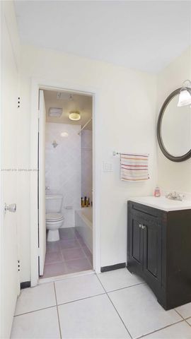 8024 Tatum Waterway Dr 5D, Miami Beach, FL 33141