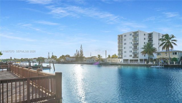 8024 Tatum Waterway Dr 5D, Miami Beach, FL 33141