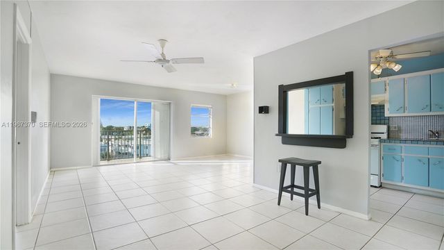 8024 Tatum Waterway Dr 5D, Miami Beach, FL 33141