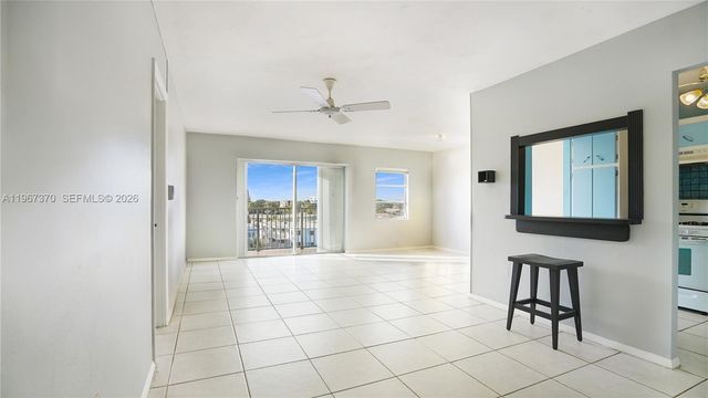 8024 Tatum Waterway Dr 5D, Miami Beach, FL 33141
