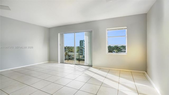 8024 Tatum Waterway Dr 5D, Miami Beach, FL 33141