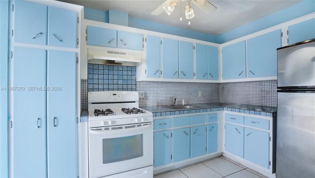 8024 Tatum Waterway Dr 5D, Miami Beach, FL 33141