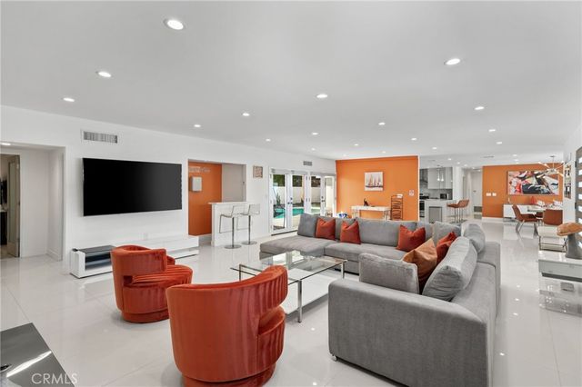 1055 E Racquet Club, Palm Springs, CA 92262