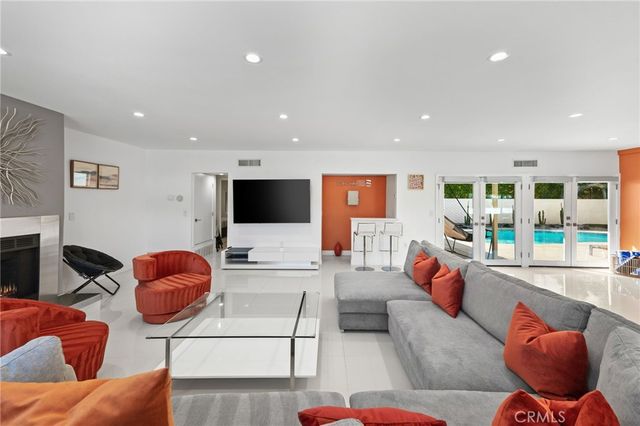 1055 E Racquet Club, Palm Springs, CA 92262