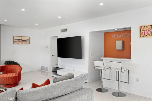 1055 E Racquet Club, Palm Springs, CA 92262