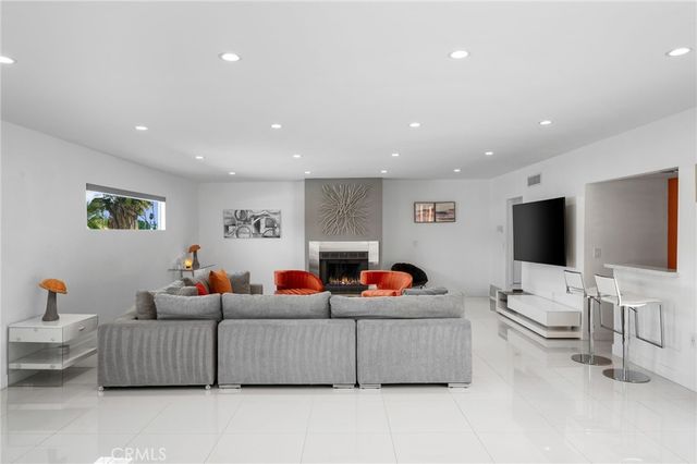 1055 E Racquet Club, Palm Springs, CA 92262