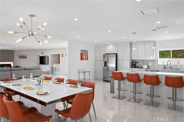 1055 E Racquet Club, Palm Springs, CA 92262