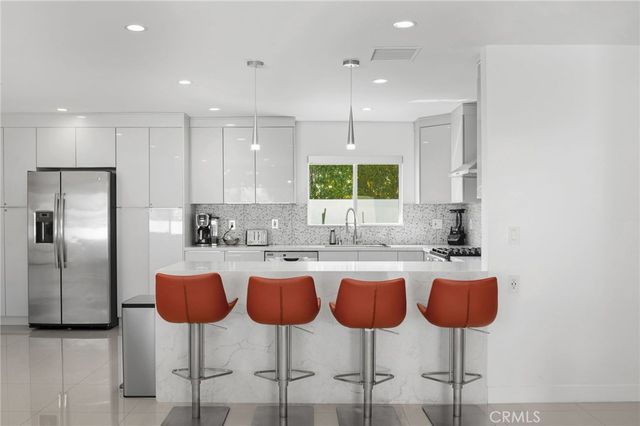 1055 E Racquet Club, Palm Springs, CA 92262