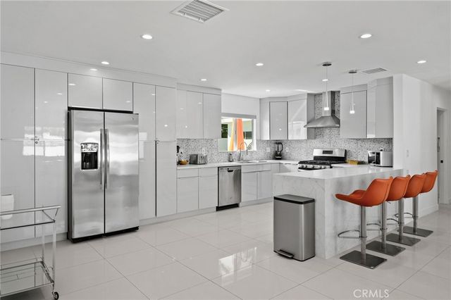 1055 E Racquet Club, Palm Springs, CA 92262