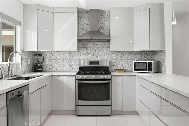 1055 E Racquet Club, Palm Springs, CA 92262