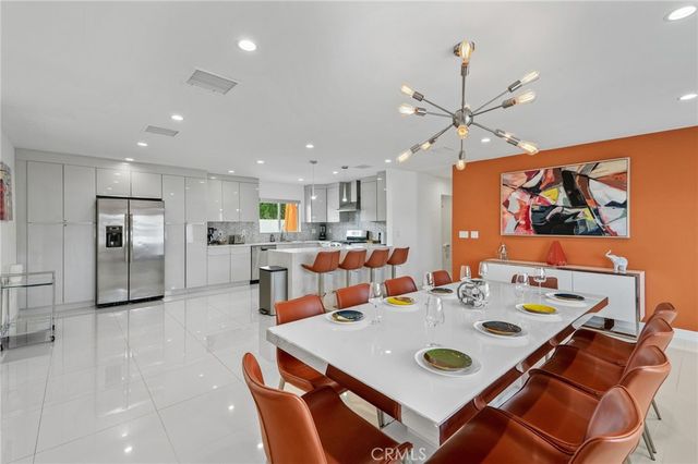 1055 E Racquet Club, Palm Springs, CA 92262