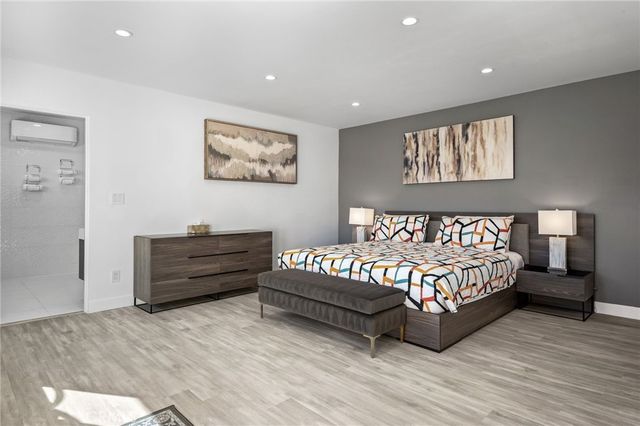 1055 E Racquet Club, Palm Springs, CA 92262