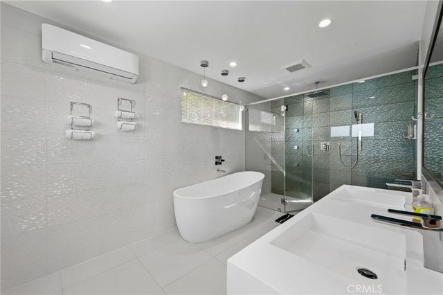 1055 E Racquet Club, Palm Springs, CA 92262