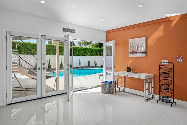 1055 E Racquet Club, Palm Springs, CA 92262