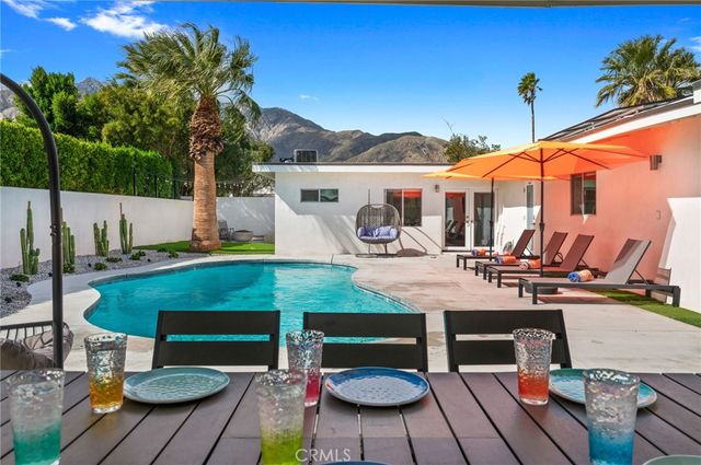 1055 E Racquet Club, Palm Springs, CA 92262