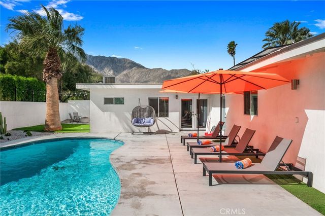 1055 E Racquet Club, Palm Springs, CA 92262
