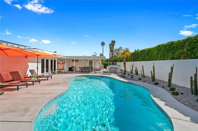 1055 E Racquet Club, Palm Springs, CA 92262