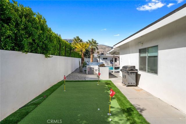 1055 E Racquet Club, Palm Springs, CA 92262